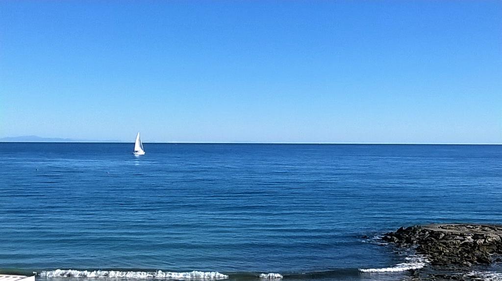 SCHÖNER OKTOBER!  Urlaub in Ligurien Ferienwohnungen direkt am Meer